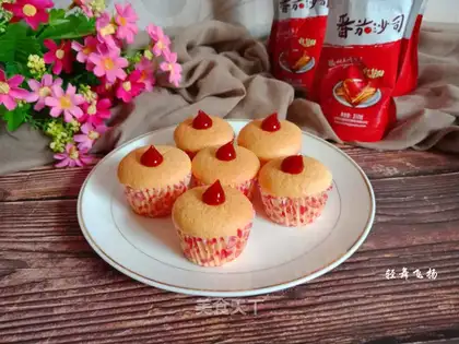 Cake with tomato sauce