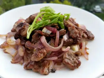 Onion fried steak