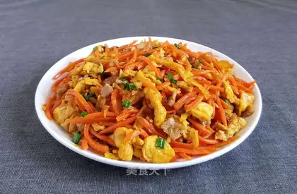 Carrot meat and fried eggs