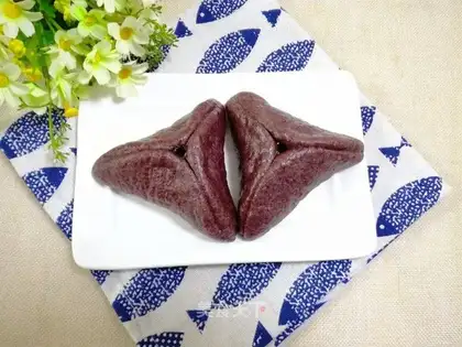 Red sugar triangle of groceries