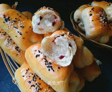 Butterless cranberry milk rolls