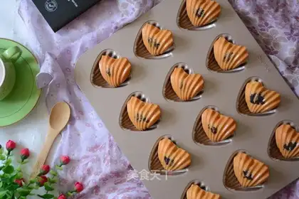 Sweet bean cake