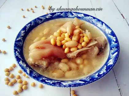 Soy peanut stew pig hoof