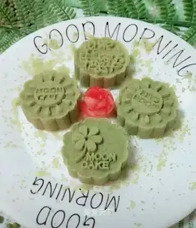 Green bean cake