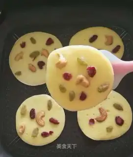 Yogurt nut pie