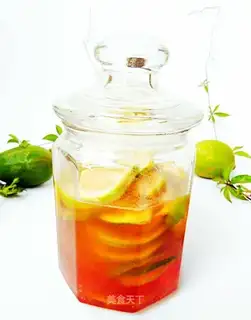 Homemade lemon honey water