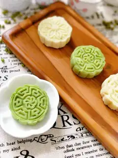 Green bean cake
