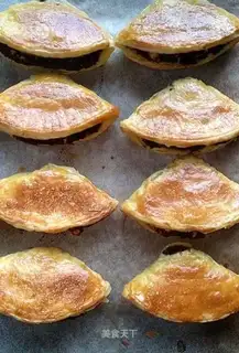 Red bean pie