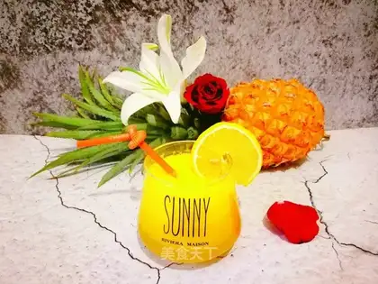 Fresh pineapple juice