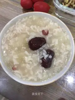 Silver-ear red-bean-tree porridge