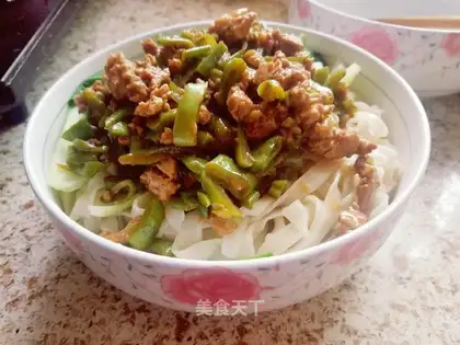 Meat and lentils noodles