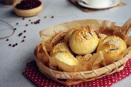 Red bean pie