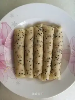 Straw turtle egg rolls