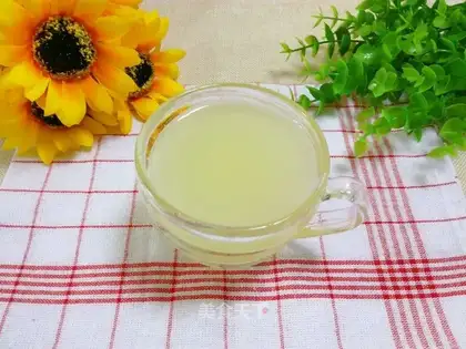 Lemon pears juice