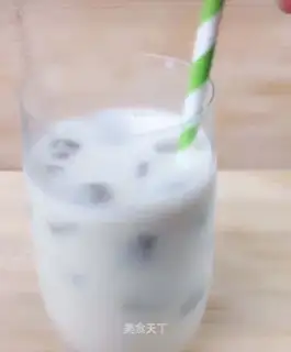 Milk iced coffee