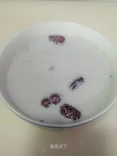 Red date milk oatmeal