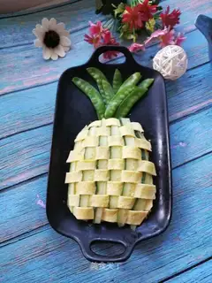 Pineapple egg bun