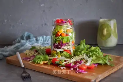 Mason salad can