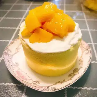Mango cake rolls