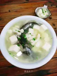 Black fish tofu soup
