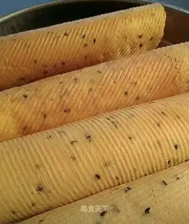 Black sesame egg rolls