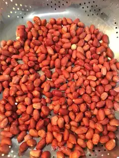 Little oiled peanut rice
