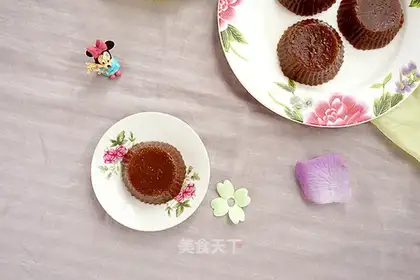Smoky red rose cake