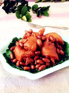 Peanut rice pig hoof