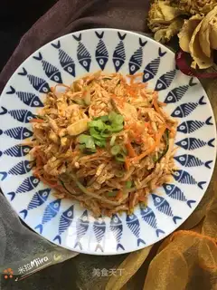 Spicy hands tore chickens