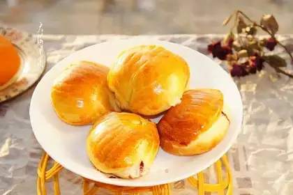 Blueberry jam shell bread