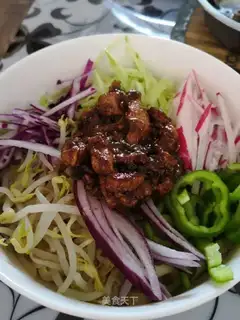 Low-fat chicken noodles in the private room