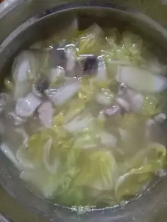 Piggy cabbage soup