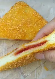 Strawberry sauce toast