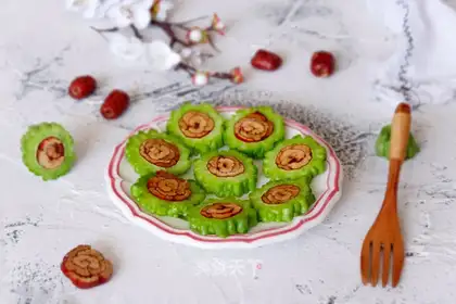 Red-tree bitter melon