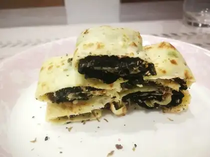 Seaweed pine omelet