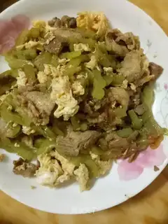 Scrambled eggs and meat