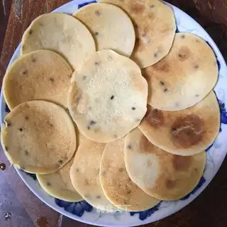 Sesame milk pancakes