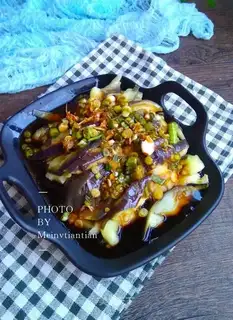 The cold hand tore the eggplant
