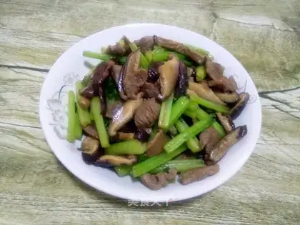 Celery mushroom fried meat