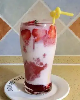 Strawberry milk ice
