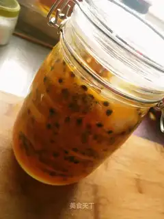 Lemon berry honey water