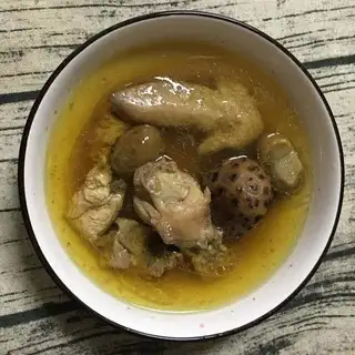 Chestnut chicken soup