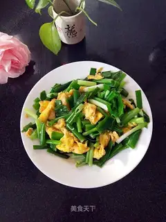Onion fried eggs