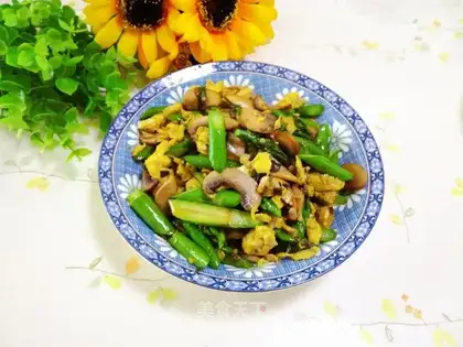 Fried mushroom eggs