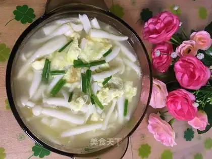 White mushroom egg soup