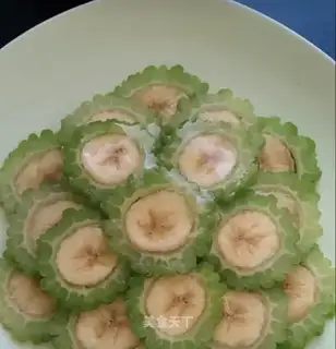 Banana slices of bitter melon