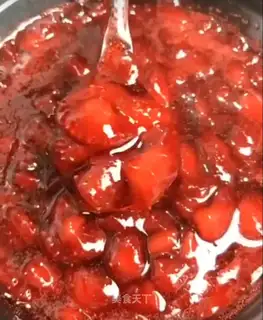 Homemade strawberry sauce