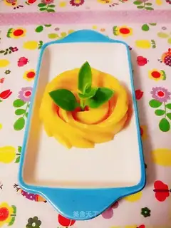 Before the meal, the fruit