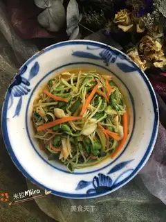 Clear the black bean sprouts