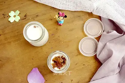 Low-carbon, green rose yogurt